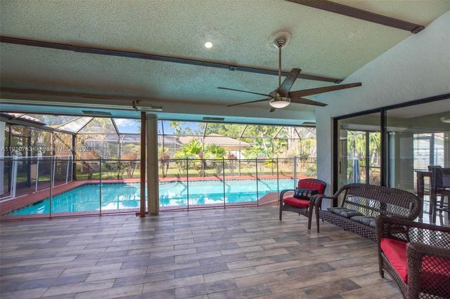 10949 NW 1st Mnr, Coral Springs, FL 33071