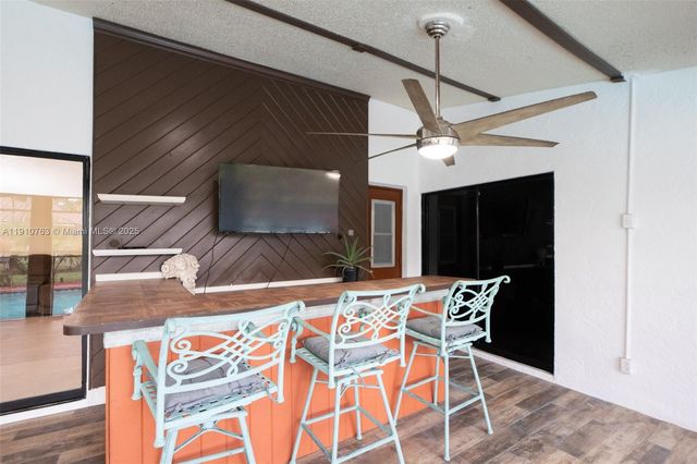 10949 NW 1st Mnr, Coral Springs, FL 33071