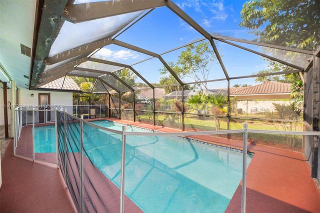 10949 NW 1st Mnr, Coral Springs, FL 33071