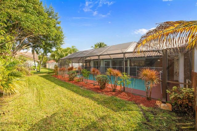 10949 NW 1st Mnr, Coral Springs, FL 33071