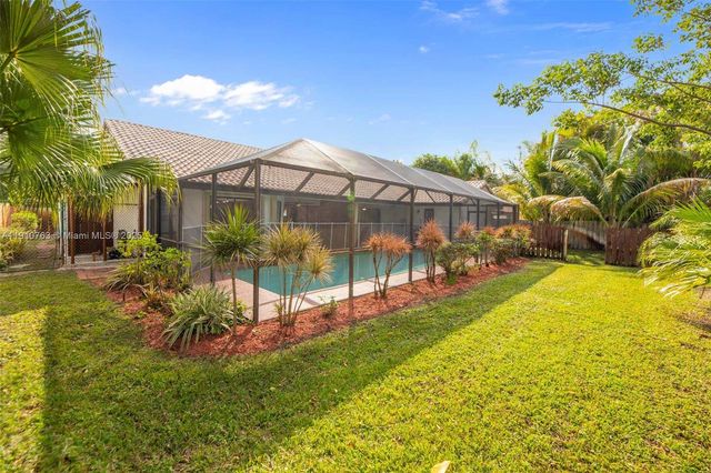 10949 NW 1st Mnr, Coral Springs, FL 33071