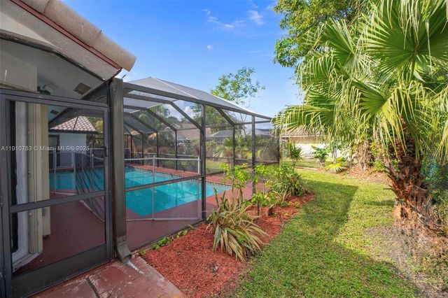 10949 NW 1st Mnr, Coral Springs, FL 33071