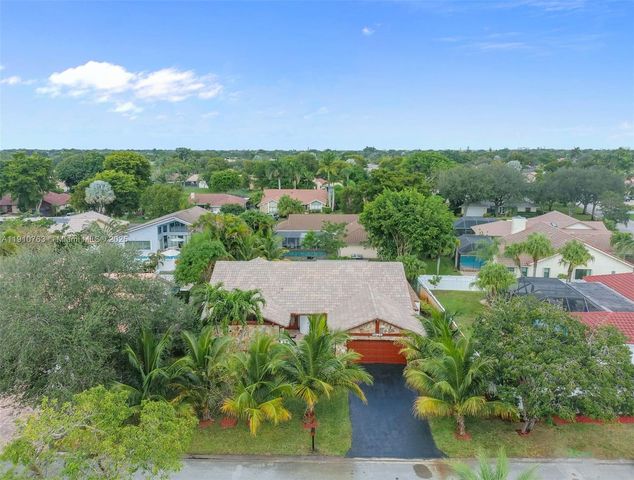 10949 NW 1st Mnr, Coral Springs, FL 33071