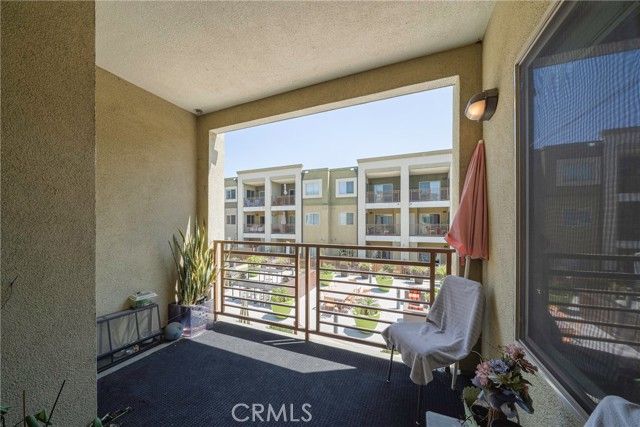 2976 Ripple Pl 201, Los Angeles, CA 90039