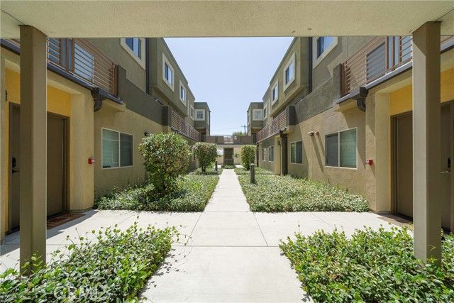 2976 Ripple Pl 201, Los Angeles, CA 90039