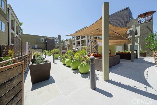 2976 Ripple Pl 201, Los Angeles, CA 90039