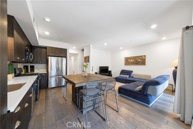 2976 Ripple Pl 201, Los Angeles, CA 90039