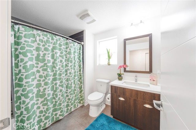 2976 Ripple Pl 201, Los Angeles, CA 90039