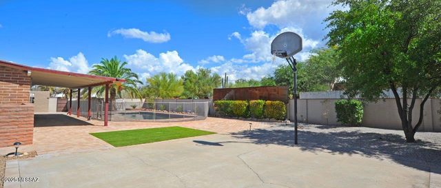 323 W Meadowbrook Drive, Oro Valley, AZ 85704