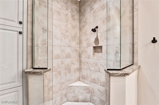 7002 Dominica DR, Naples, FL 34113