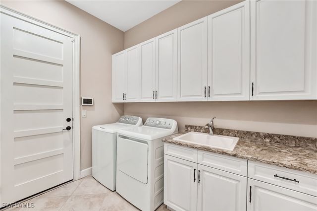 7002 Dominica DR, Naples, FL 34113