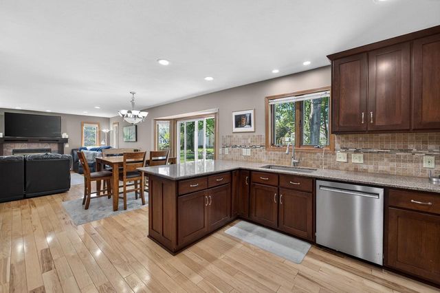 404 Doral Court, Waunakee, WI 53597
