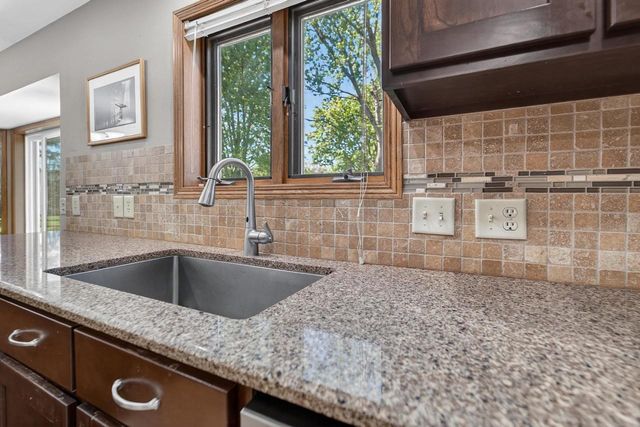 404 Doral Court, Waunakee, WI 53597