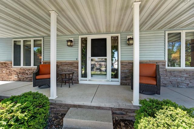 404 Doral Court, Waunakee, WI 53597