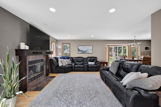 404 Doral Court, Waunakee, WI 53597
