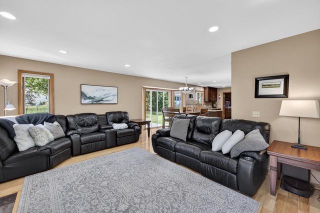 404 Doral Court, Waunakee, WI 53597