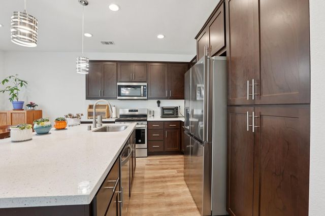 2413 Seaside Rd, Lathrop, CA 95330