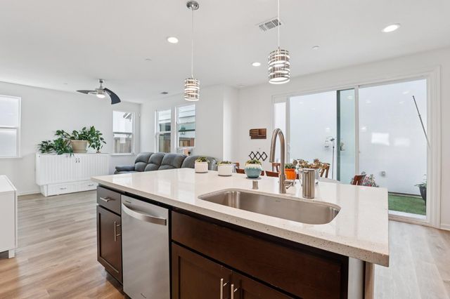 2413 Seaside Rd, Lathrop, CA 95330