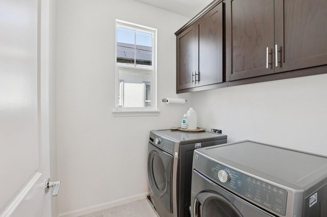 2413 Seaside Rd, Lathrop, CA 95330