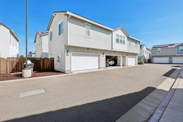 2413 Seaside Rd, Lathrop, CA 95330