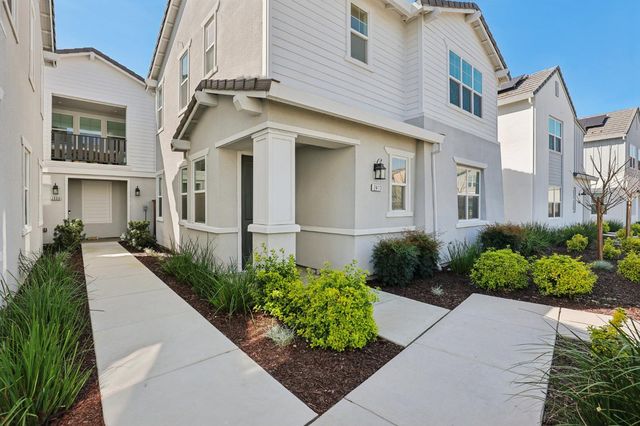 2413 Seaside Rd, Lathrop, CA 95330