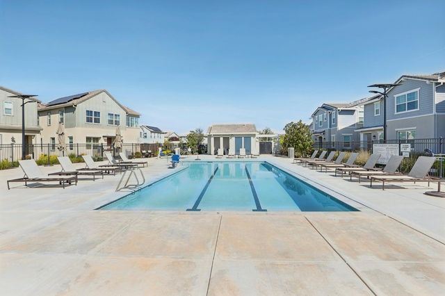 2413 Seaside Rd, Lathrop, CA 95330