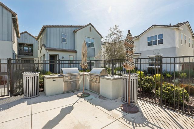 2413 Seaside Rd, Lathrop, CA 95330