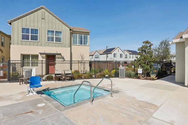 2413 Seaside Rd, Lathrop, CA 95330