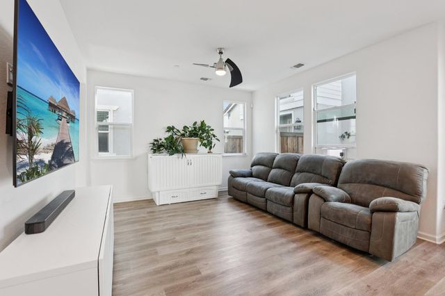 2413 Seaside Rd, Lathrop, CA 95330