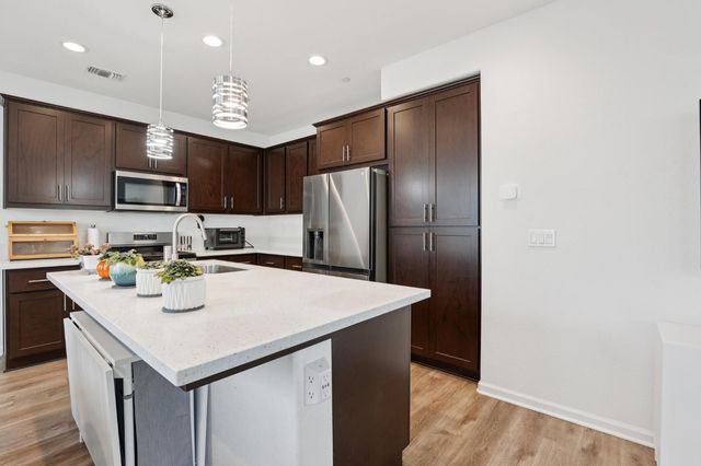 2413 Seaside Rd, Lathrop, CA 95330