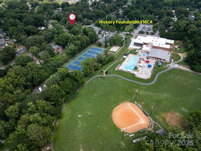 112 8th Avenue NW, Hickory, NC 28601