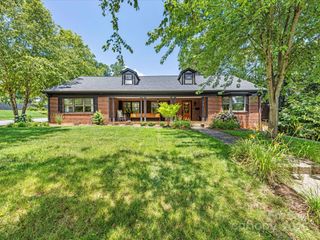 112 8th Avenue NW, Hickory, NC 28601