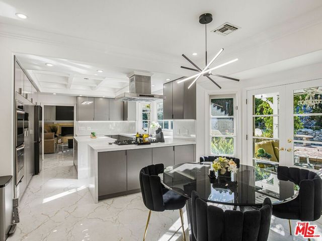 6111 County Oak Road, Woodland Hills, CA 91367