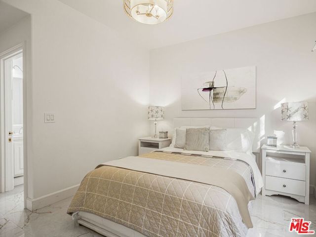 6111 County Oak Road, Woodland Hills, CA 91367