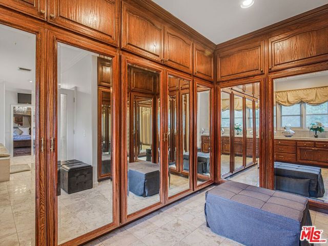 6111 County Oak Road, Woodland Hills, CA 91367