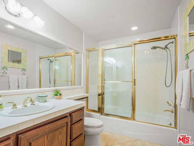 6111 County Oak Road, Woodland Hills, CA 91367