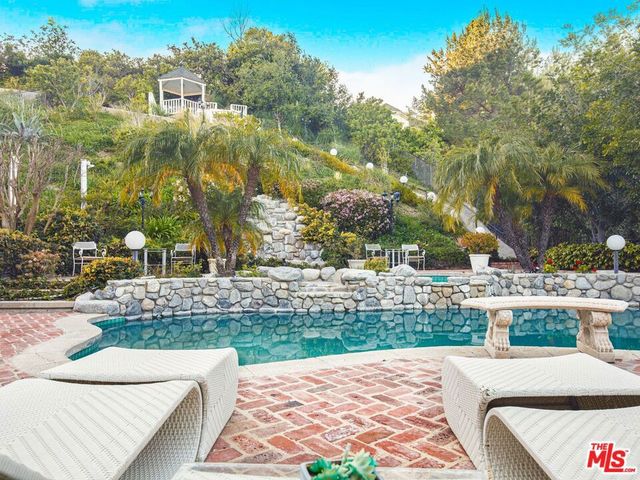 6111 County Oak Road, Woodland Hills, CA 91367