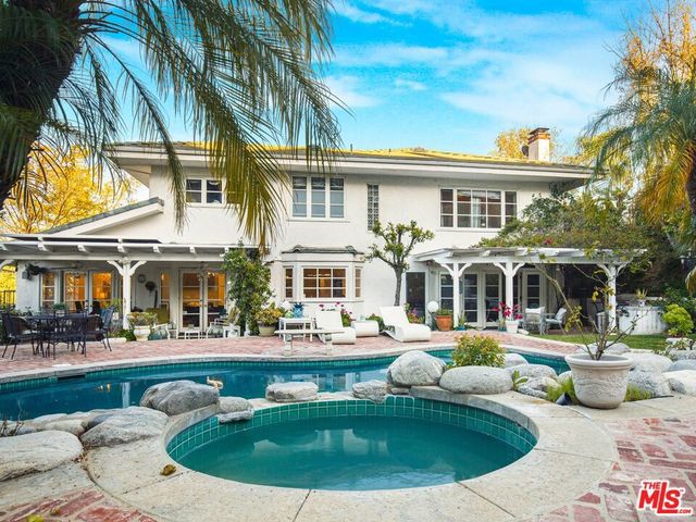 6111 County Oak Road, Woodland Hills, CA 91367