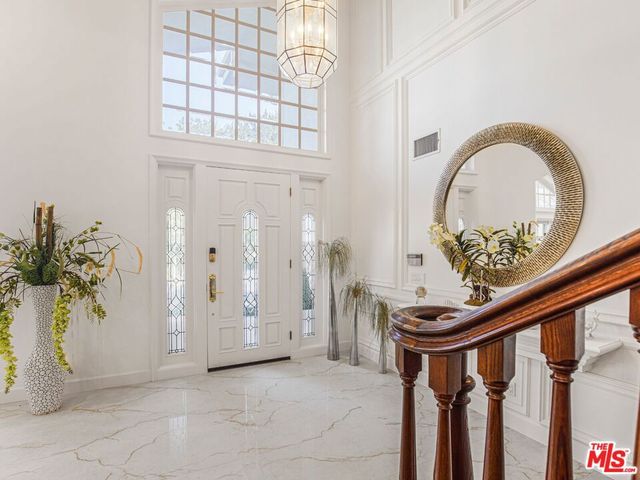 6111 County Oak Road, Woodland Hills, CA 91367