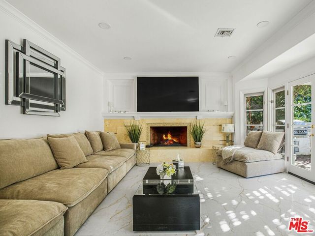 6111 County Oak Road, Woodland Hills, CA 91367