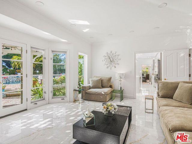 6111 County Oak Road, Woodland Hills, CA 91367