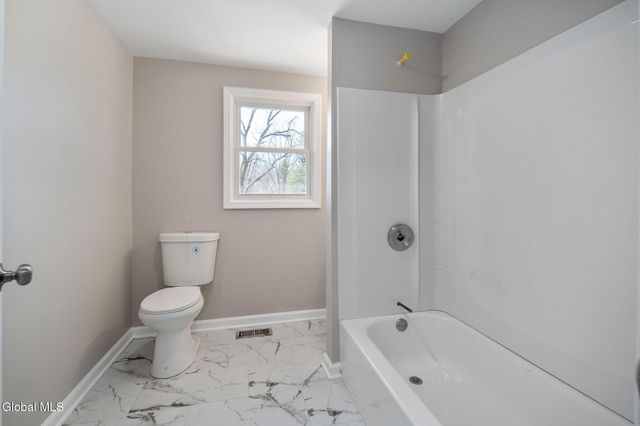 90 Clamsteam Road, Halfmoon, NY 12065