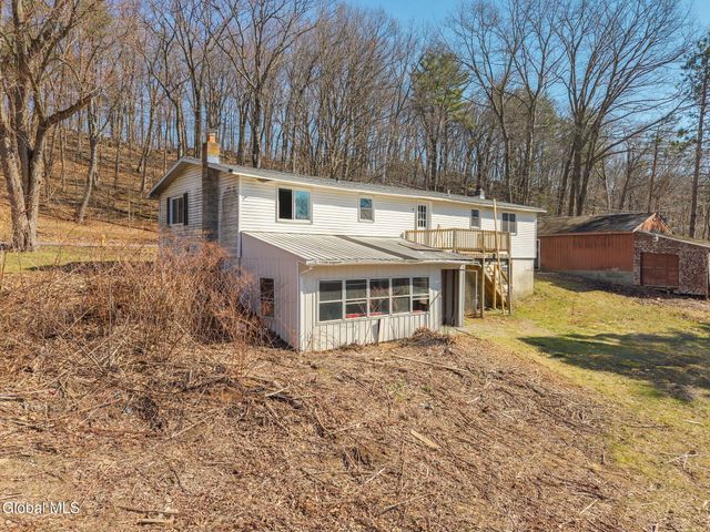 90 Clamsteam Road, Halfmoon, NY 12065