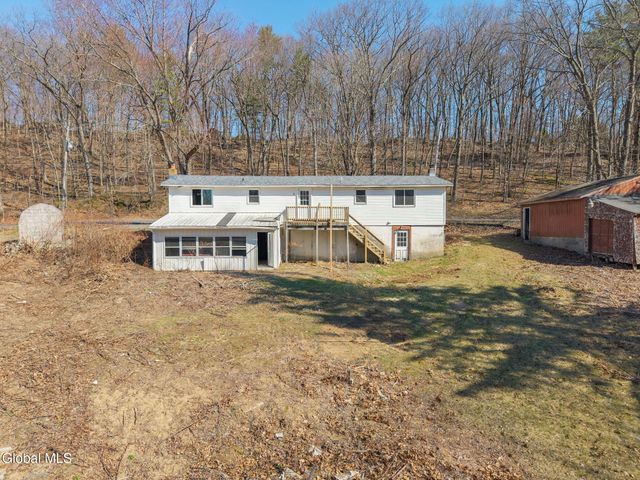90 Clamsteam Road, Halfmoon, NY 12065