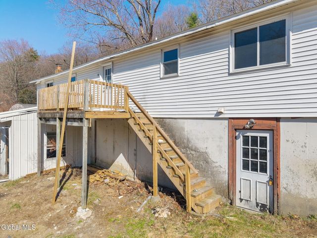 90 Clamsteam Road, Halfmoon, NY 12065