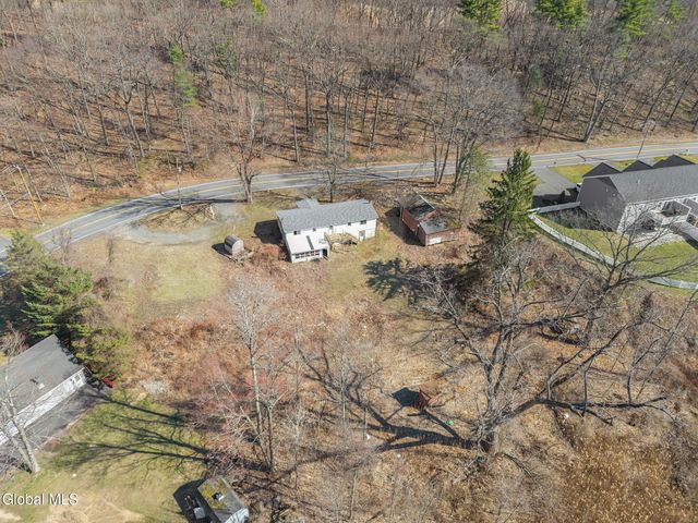 90 Clamsteam Road, Halfmoon, NY 12065