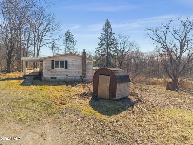 90 Clamsteam Road, Halfmoon, NY 12065