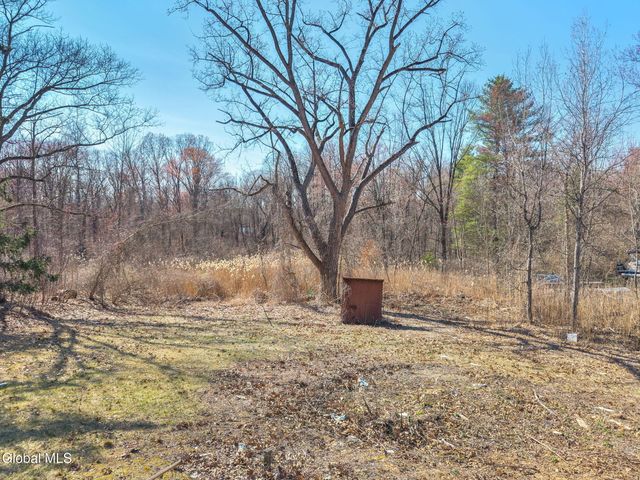 90 Clamsteam Road, Halfmoon, NY 12065
