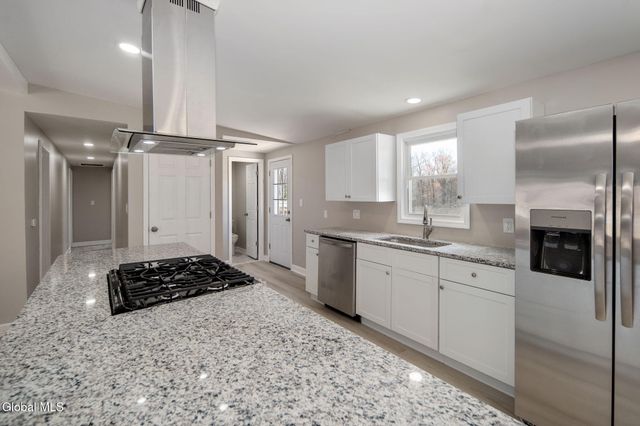 90 Clamsteam Road, Halfmoon, NY 12065