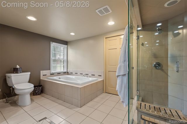 3937 Englewood Court, West Bloomfield Charter Township, MI 48323